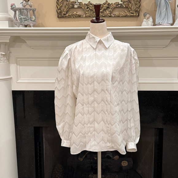 Tops - Nilani Vintage White Chevron Puff Sleeve Button-Down Blouse – Size 8